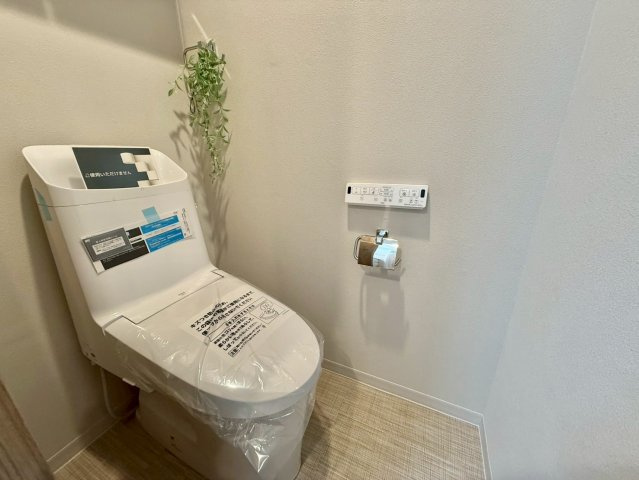 朝日プラザ代々木山手のトイレ|ウォシュレット付きのトイレはいつも快適！

現地ご見学希望・資料請求などお気軽にお問い合わせ下さい！
03-5990-5201