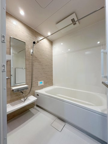 東区馬木6丁目No.7の浴室|タカラスタンダードの浴室乾燥機付き1坪タイプのユニットバス☆
全面ホーローパネルでマグネットにも対応しており、水垢やカビなどの汚れも簡単に取れる素材となっています♪