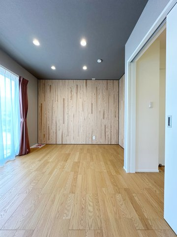 東区馬木6丁目No.7の寝室|2階6.5帖の広々とした主寝室☆