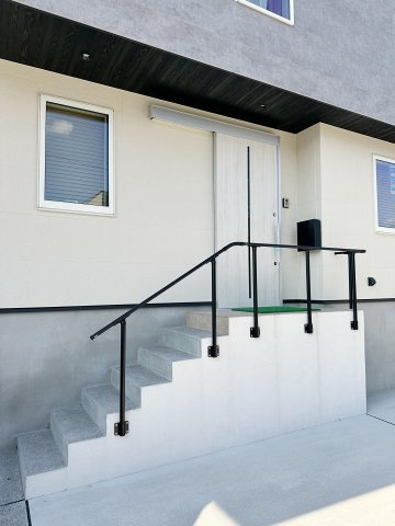 東区馬木6丁目No.7の玄関|玄関ポーチ☆
玄関ドアは使いやすい横引きドアでスマートキー対応でとても便利です♪