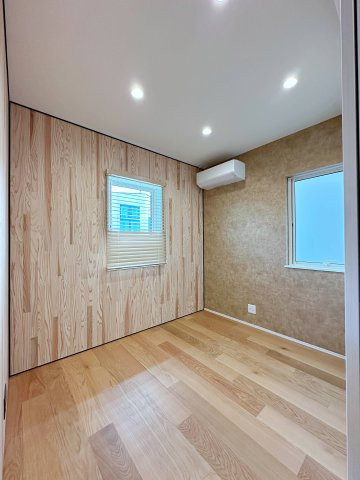 東区馬木6丁目No.7の洋室|リビングに併設された約4.5帖の洋室☆
お子様の遊び部屋やゲストルームとして活用できます♪
エアコンも設置済みです！