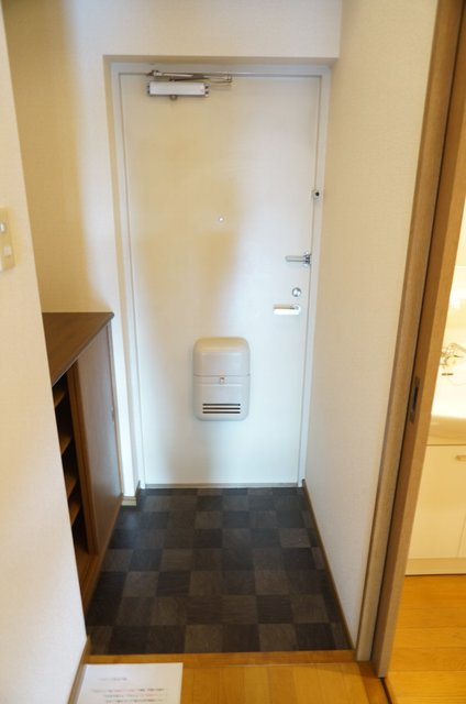 ファミール南流山の玄関|写真は304号室のものです。