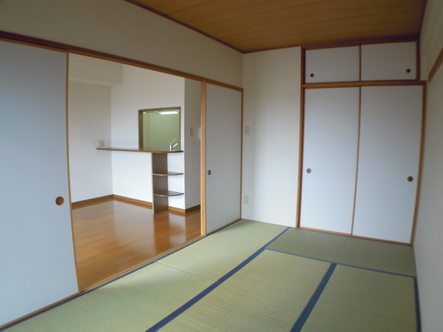 ファミール南流山の居間・リビング|居室2