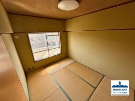 LDK約17帖の1LDK南向き住戸！平和が丘住宅二号棟の和室|リビング横にある和室。
くつろぎスペースや来客用のお部屋としても活用できます