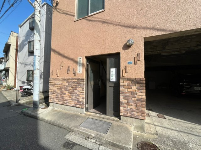 中塚マンションのエントランス
