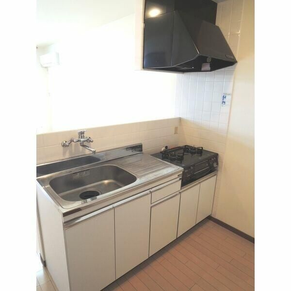 フローレス八番館