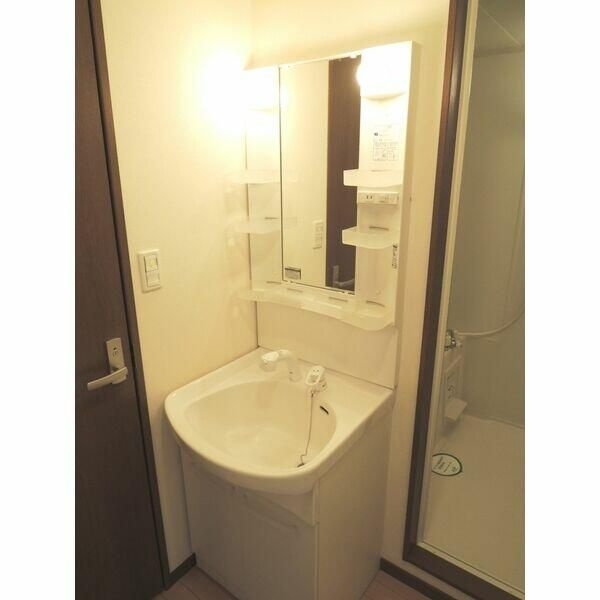 フローレス八番館