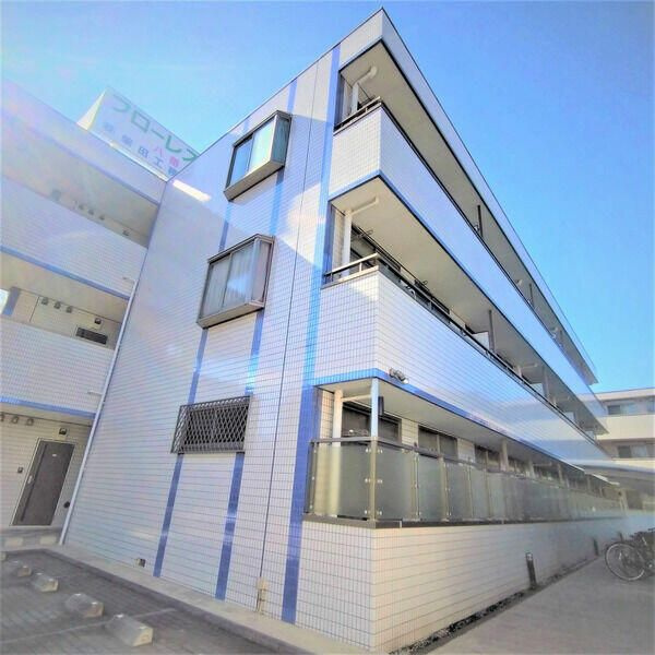 フローレス八番館