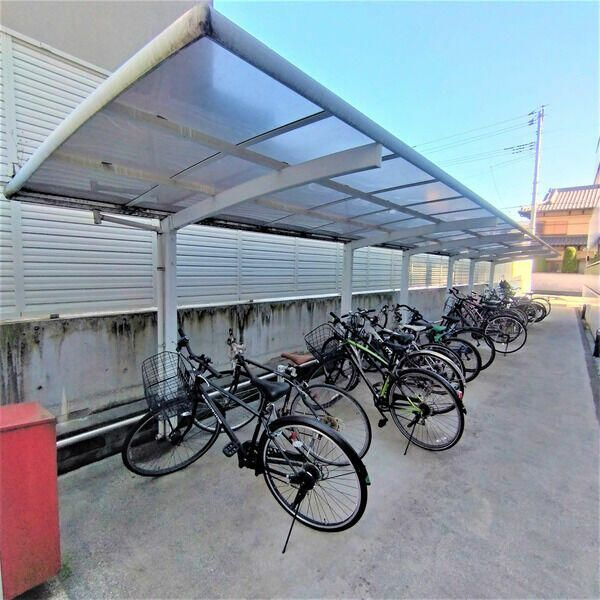 フローレス八番館