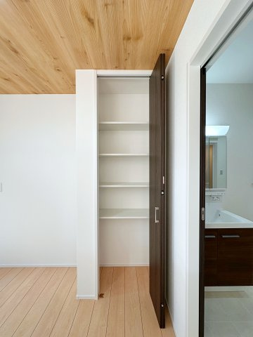 安佐南区安東5丁目の収納|パントリー収納☆
可動棚のため好きな高さに調整可能♪