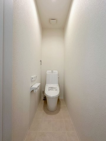 安佐南区安東5丁目のトイレ|1階ウォシュレットトイレ☆
1階、2階にウォシュレットトイレがついています♪