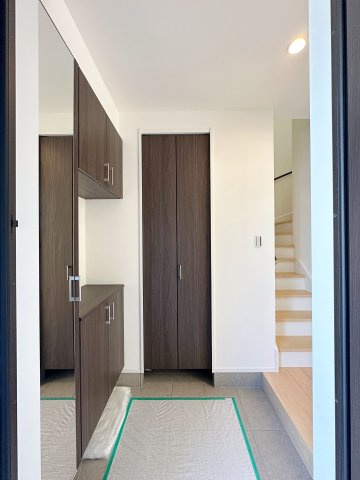 安佐南区安東5丁目の玄関|広々とした玄関ホール☆