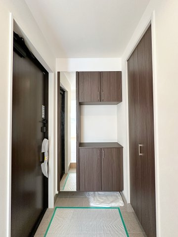 安佐南区安東5丁目の玄関|シューズボックス☆
姿見付きシューズボックスは大容量の為、靴もたくさん収納が可能です♪