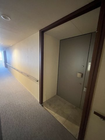 ステーションガーデンタワーの玄関