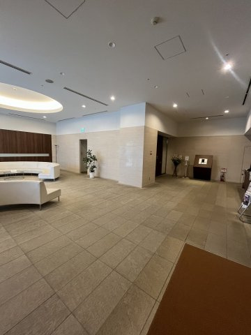 ステーションガーデンタワーのロビー