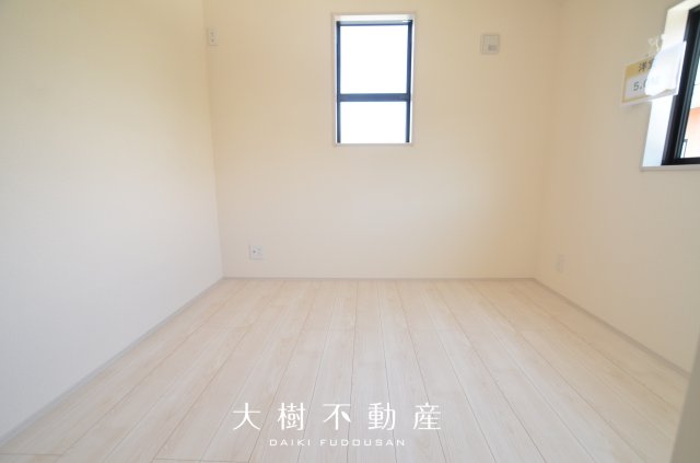 【洋室】 | 海老名市国分寺台5丁目　新築戸建て　全１棟【仲介手数料無料】 | 2階　洋室2（5.0帖）