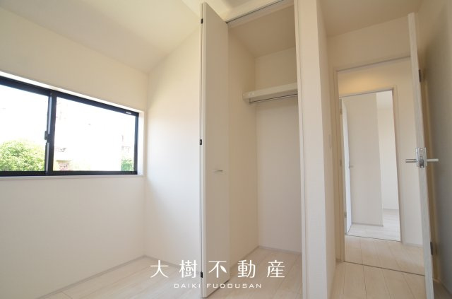 【洋室】 | 海老名市国分寺台5丁目　新築戸建て　全１棟【仲介手数料無料】 | 2階　洋室2（5.0帖）クローゼット