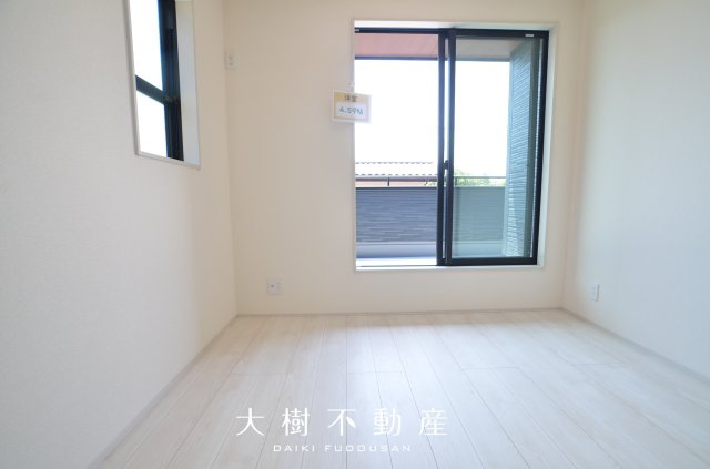【洋室】 | 海老名市国分寺台5丁目　新築戸建て　全１棟【仲介手数料無料】 | 2階　洋室3（4.5帖）