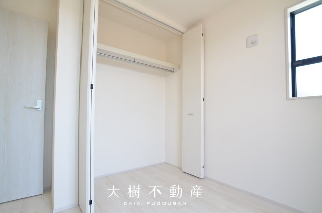 【洋室】 | 海老名市国分寺台5丁目　新築戸建て　全１棟【仲介手数料無料】 | 2階　洋室3（4.5帖）クローゼット