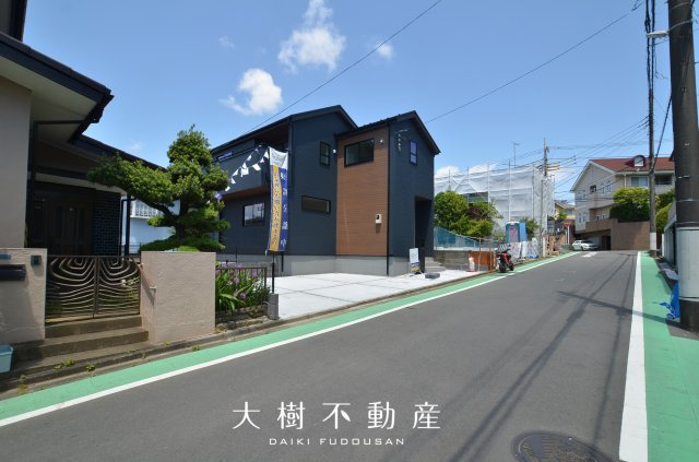 【前面道路含む現地写真】 | 海老名市国分寺台5丁目　新築戸建て　全１棟【仲介手数料無料】