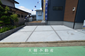 【駐車場】