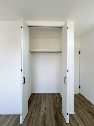 東区戸坂山根2丁目の収納|全居室収納☆
6.7帖洋室のクローゼットです♪