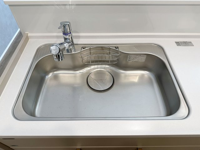 東区戸坂山根2丁目のキッチン|浄水機能付きステンレスシンク☆
ステンレスシンクは傷や汚れに強く、お手入れも簡単で使いやすいです♪
さらにワンタッチで浄水に切り替えができる為とても便利です！