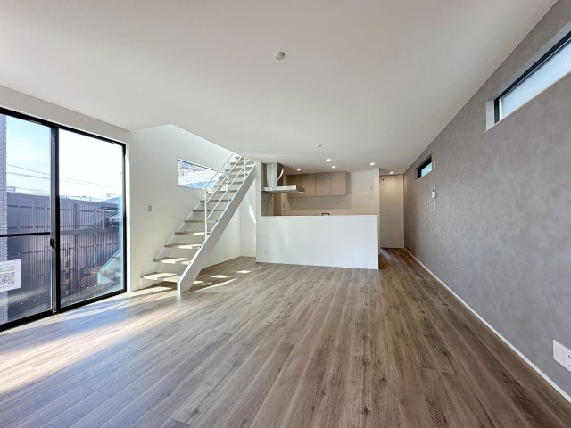 東区戸坂山根2丁目の居間・リビング|18.9帖の広々としたリビング☆
完成済のため365日ご案内可能♪
「今日見たい」にも対応します！