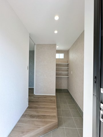 東区戸坂山根2丁目の玄関|広々とした玄関ホール☆