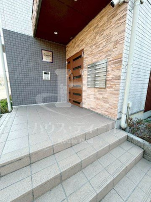 【エントランス】 | グランディール | 清潔なエントランスです