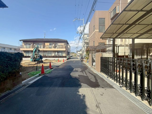 大住町　建築条件無土地の外観|【現地】間口広々で駐車もラクラク。ゆとりある敷地が、家族みんなの快適な暮らしを支える物件です。
