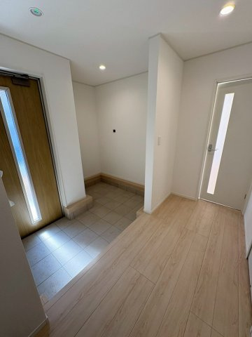 今津　新築戸建　２棟の玄関