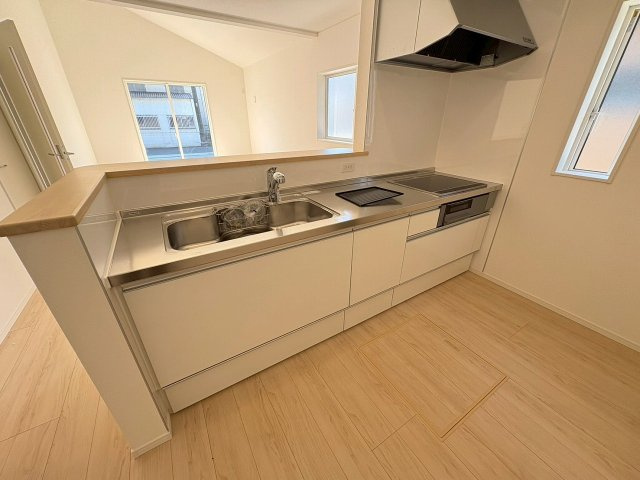 今津　新築戸建　２棟のキッチン