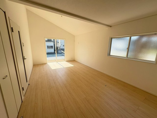 今津　新築戸建　２棟の居間・リビング