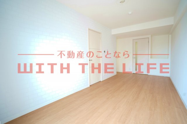 ボスコボブビルディング【キャッシュバック対象物件】の居間・リビング|こちらのリビングで趣味の時間をお楽しみください