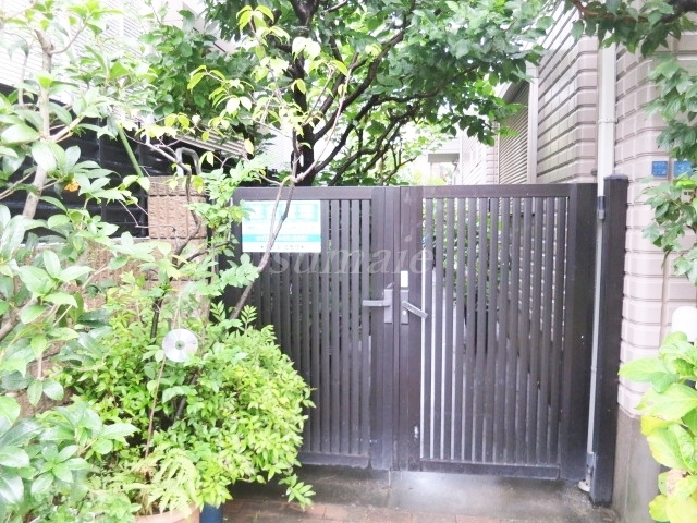 テラス・ミモザのエントランス|こちらが入口です☆