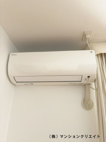 サーパス文京二丁目の冷暖房・空調設備|リビングのエアコン