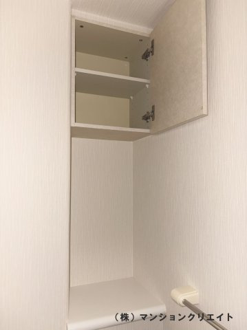 サーパス文京二丁目の収納|トイレ内上部にある収納スペース