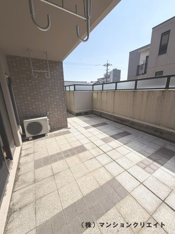 サーパス文京二丁目のバルコニー|南向きの広いルーフバルコニー