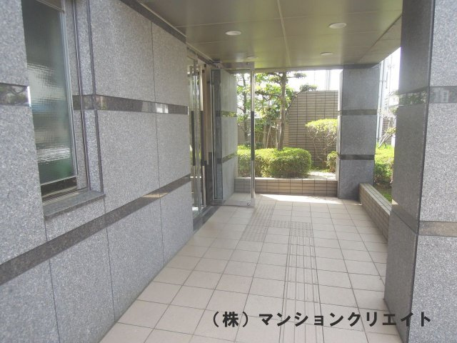 サーパス文京二丁目のエントランス