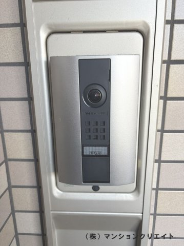サーパス文京二丁目の防犯設備|部屋前のインターフォン