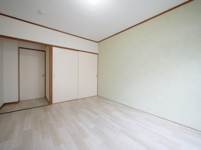 ハイツ岡町の居間・リビング