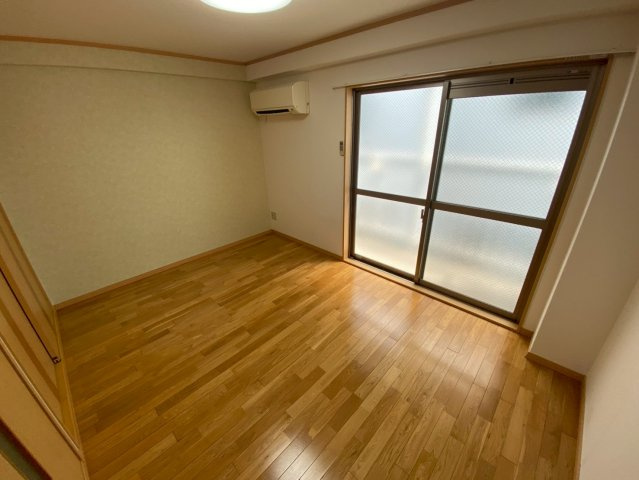 ロジェ楠丘の洋室