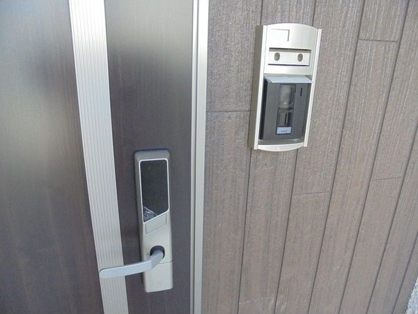 シュッドポミエの玄関