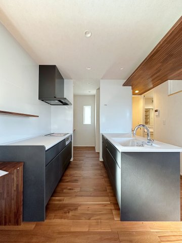 安佐南区上安1丁目No.Cのキッチン|人造大理石天板使用のシステムキッチン☆
人造大理石天板は水垢が付きにくく汚れが落ちやすいのでお手入れも楽ちんです♪