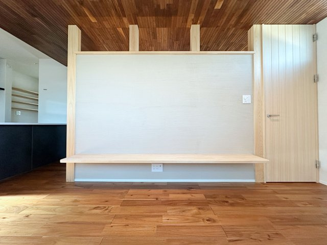 安佐南区上安1丁目No.Cの内装|リビングの一面は珪藻土を使用☆
調湿効果や脱臭効果もあり人気の内装材です♪