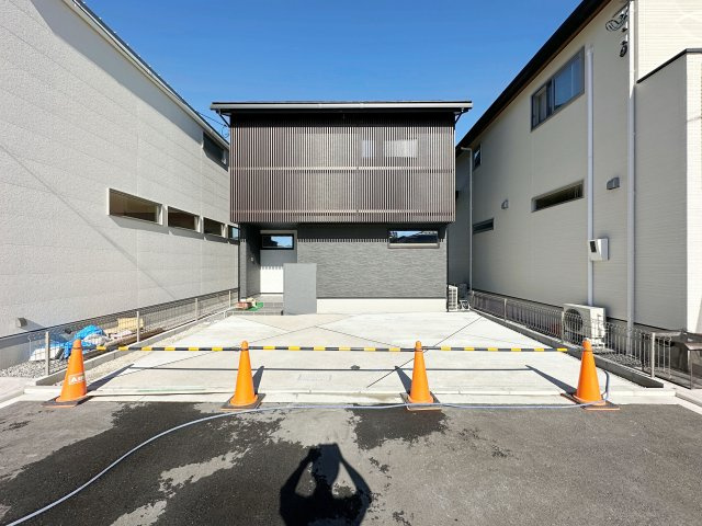 安佐南区上安1丁目No.Cの駐車場|車種により並列3台駐車可能☆
広々とした駐車スペースは来客時も安心です♪