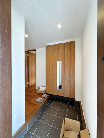 安佐南区上安1丁目No.Cの玄関|玄関ホールは広く開放的です♪