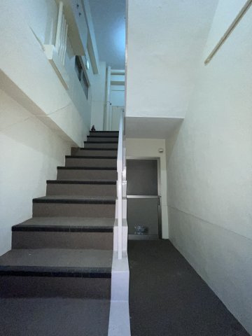 鶯橋マンションのロビー