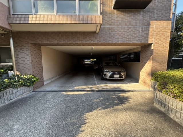 イトーピア夙川結善町の駐車場